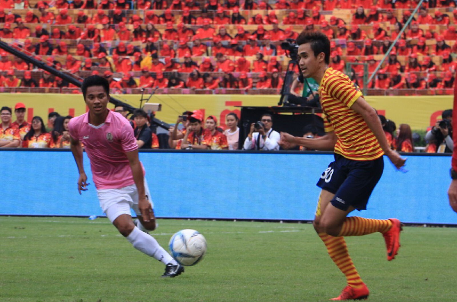 เสมอเฉย! จุฬา ซัดทดเจ็บตีเจ๊า ธรรมศาสตร์ 1-1 ครองแชมป์ร่วม เสมอเฉย! จุฬา ซัดทดเจ็บตีเจ๊า ธรรมศาสตร์ 1-1 ครองแชมป์ร่วม