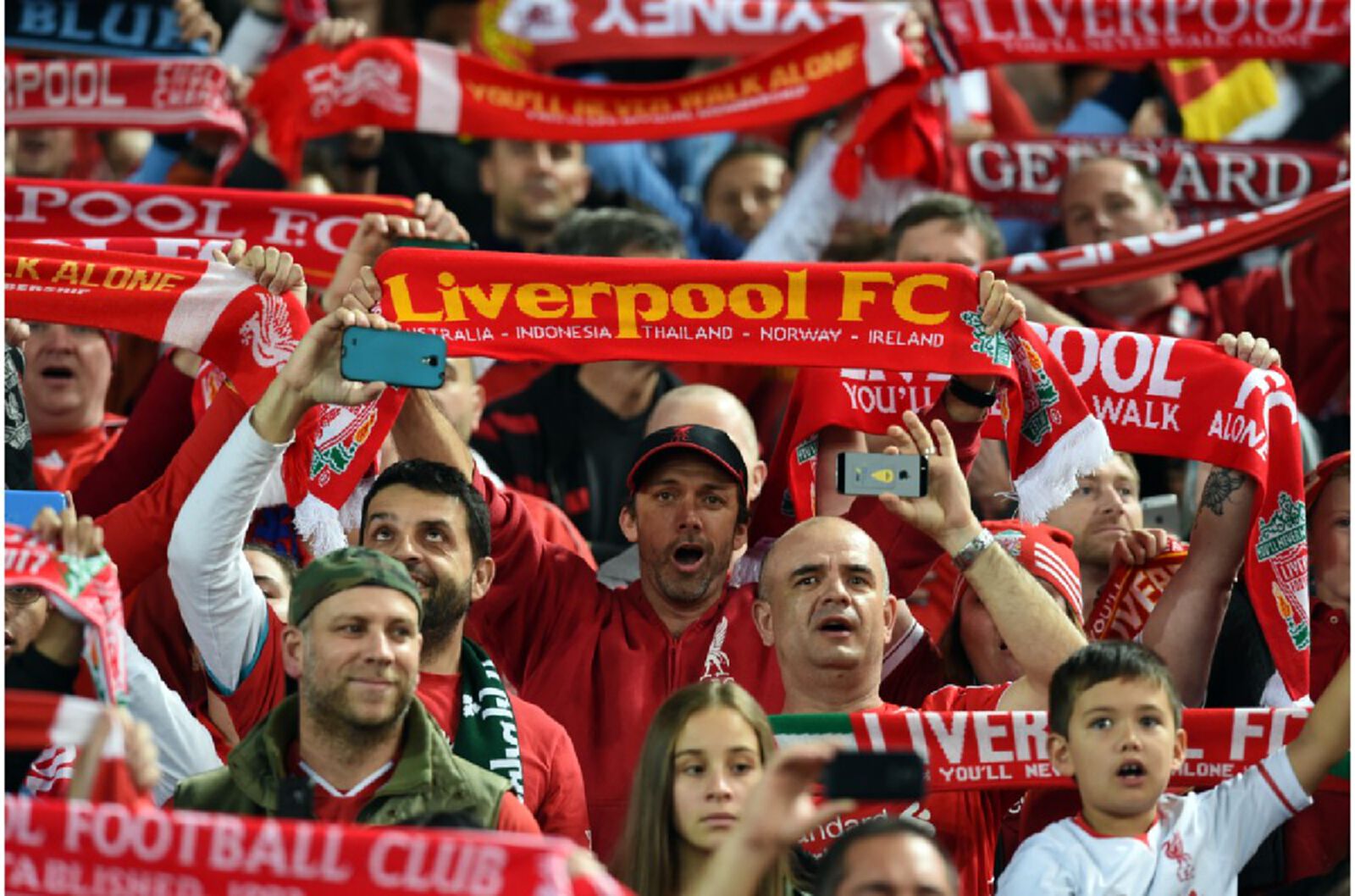 อย่างเจ็บ! แฟนหงส์ โทรป่วนขอซื้อตั๋วดู ผี เตะใน UCL (คลิป)