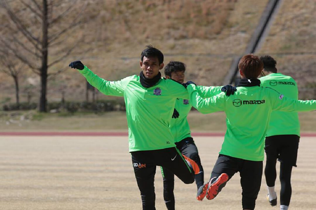 เบื่อแล้วโดนถอด! มุ้ยซัง ว้อนท์โชว์ฝีเกือกเต็มเกมเจลีก