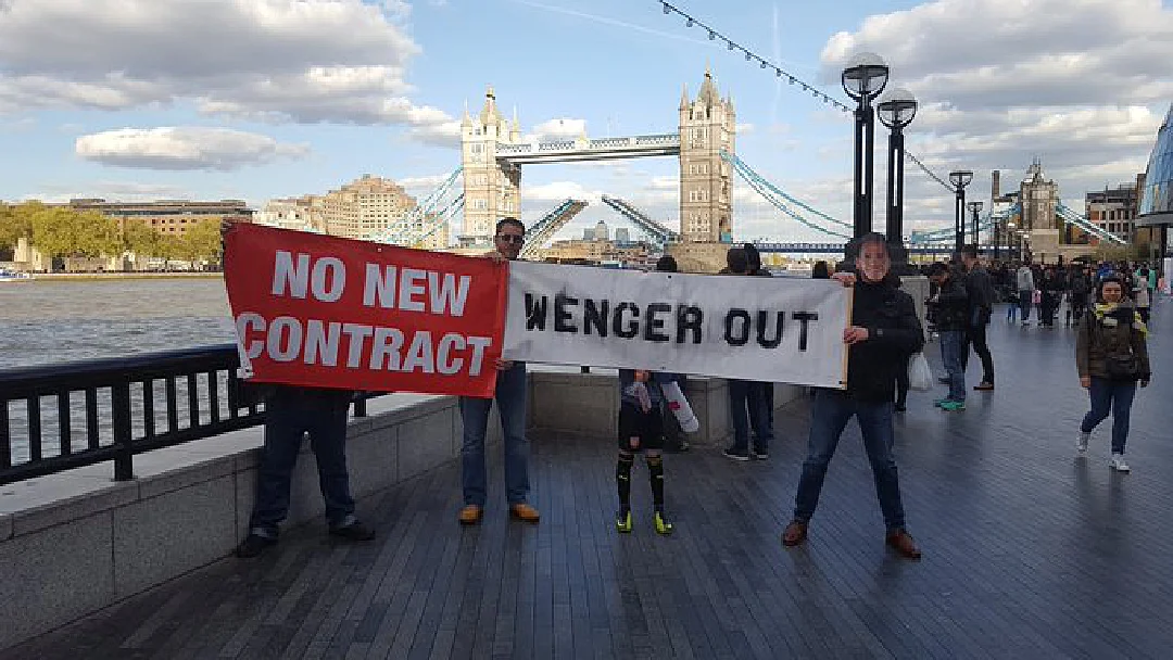 ย้อนรอยกระแส “Wenger Out” โผล่ทั่วทุกมุมโลก