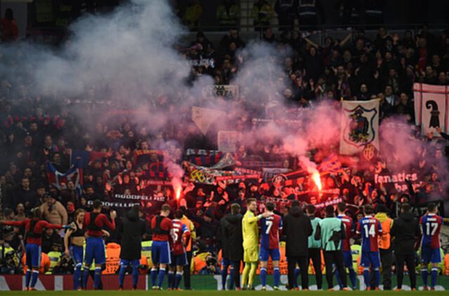 ขนลุก!ชมคลิปแฟน บาเซิ่ล เดินขบวนโห่ร้องบุก แมนเชสเตอร์