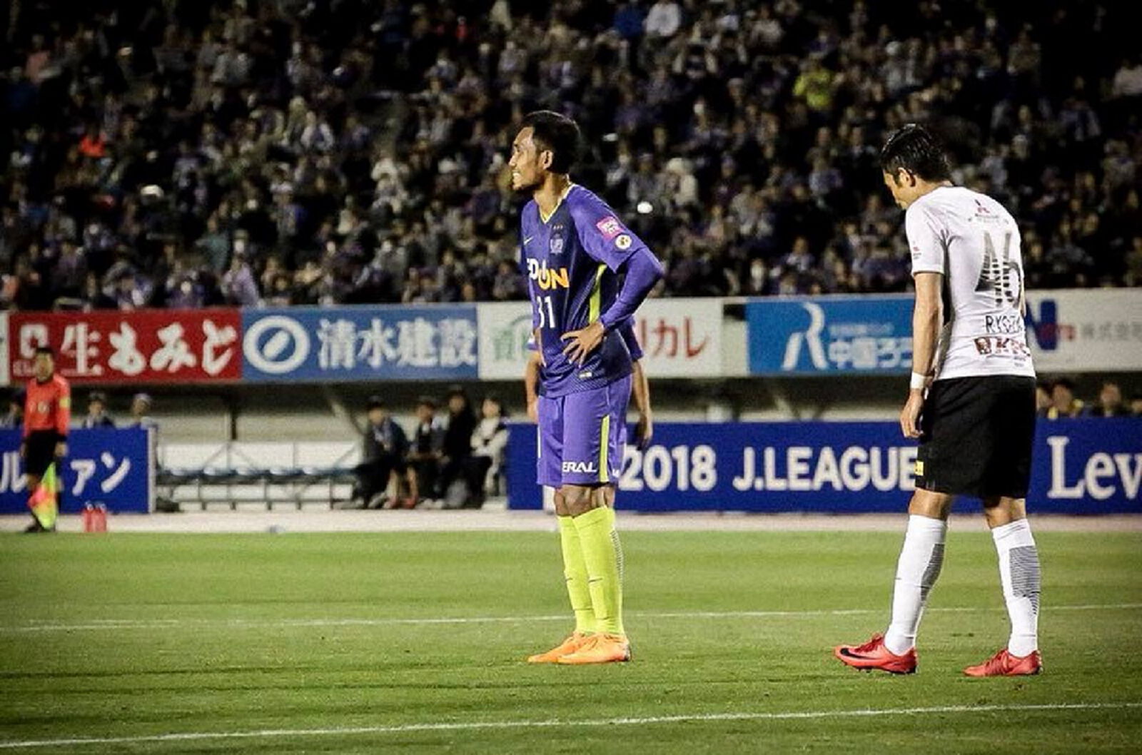 ถึงว่าโดนถอดพักครึ่ง! โค้ชซานเฟรซฯแจ้ง “มุ้ย” เจ็บหลัง ฝืนเล่นไม่ไหว