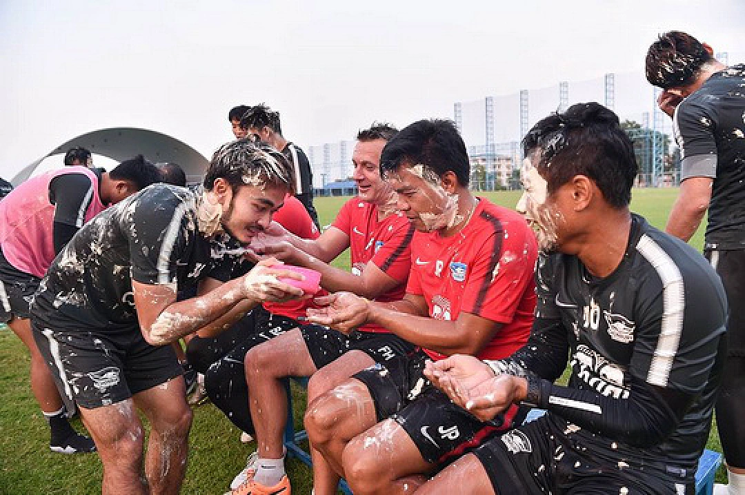 ชุ่มฉ่ำหัวใจ! สวัสดีปีใหม่ไทยลีก แฮปปี้สงกรานต์ 2018