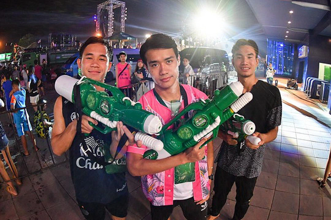 ชุ่มฉ่ำหัวใจ! สวัสดีปีใหม่ไทยลีก แฮปปี้สงกรานต์ 2018