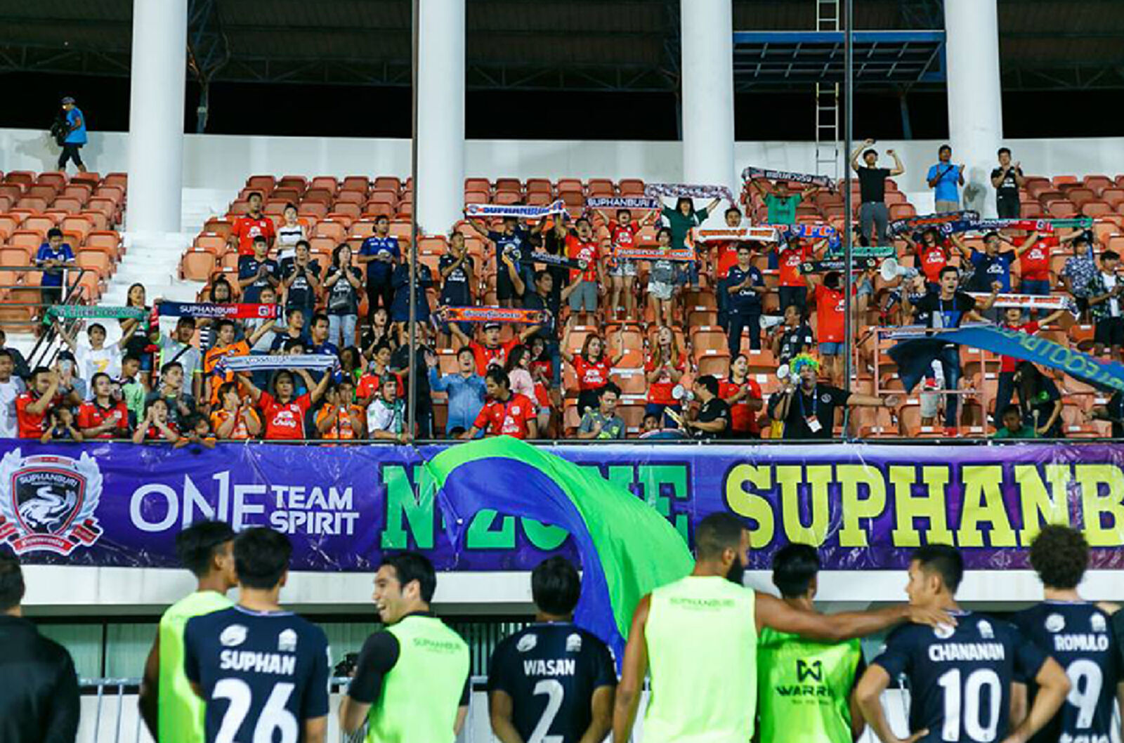 วิเคราะห์!! เหตุไฉน "แฟนบอลไทยลีก" เข้าสนามน้อยลง