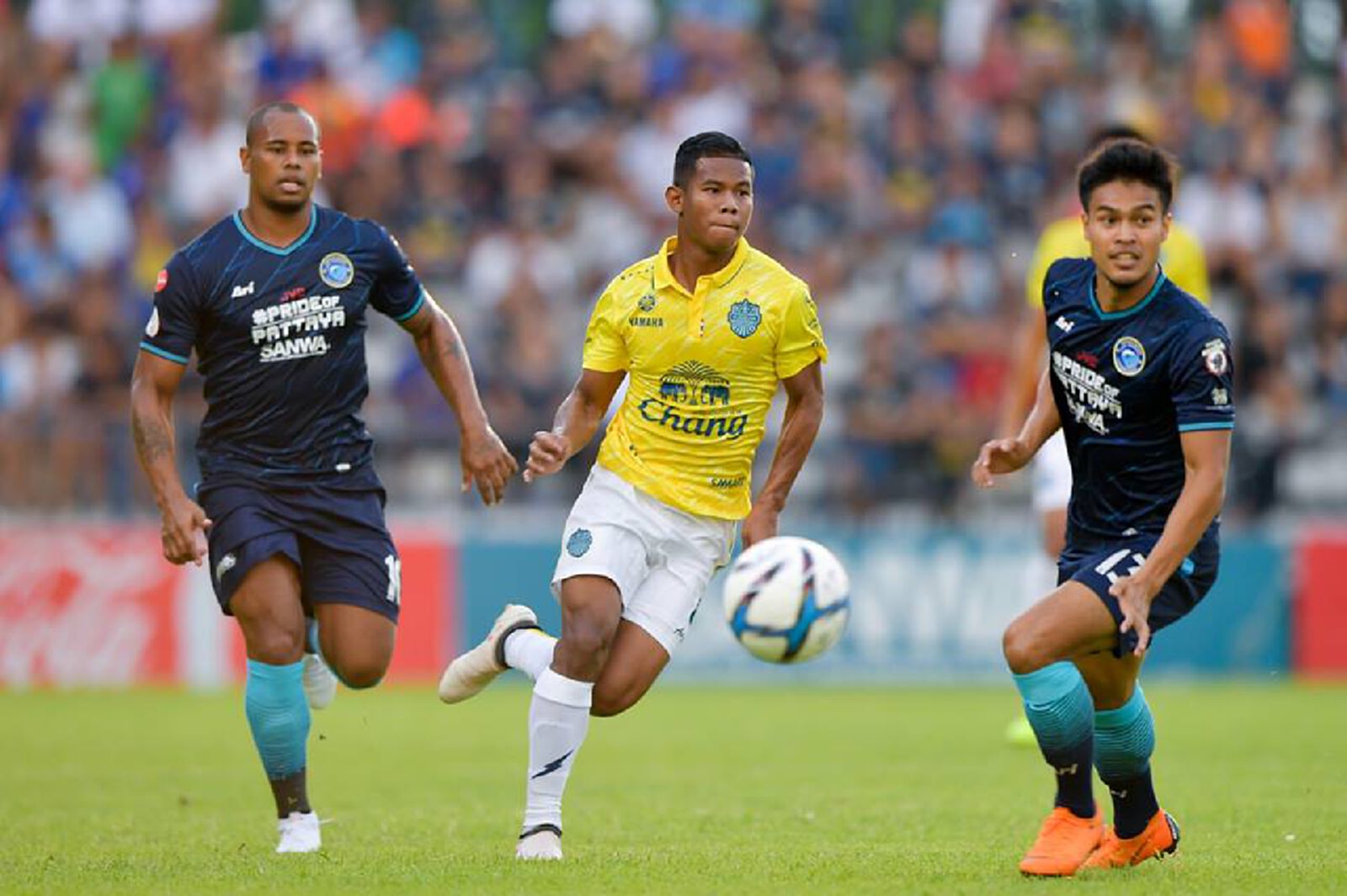 จ่าฝูงเป็นของข้า! "เอ็ดการ์" กดแฮตทริกนำสายฟ้า บุกฟาดพัทยา 4-2