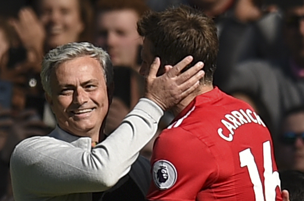 Carrick R. Cook ไม่ได้ไปไหน! 'มู' เฟิร์ม คาร์ริค เริ่มงานโค้ชทันที - ขอบสนาม