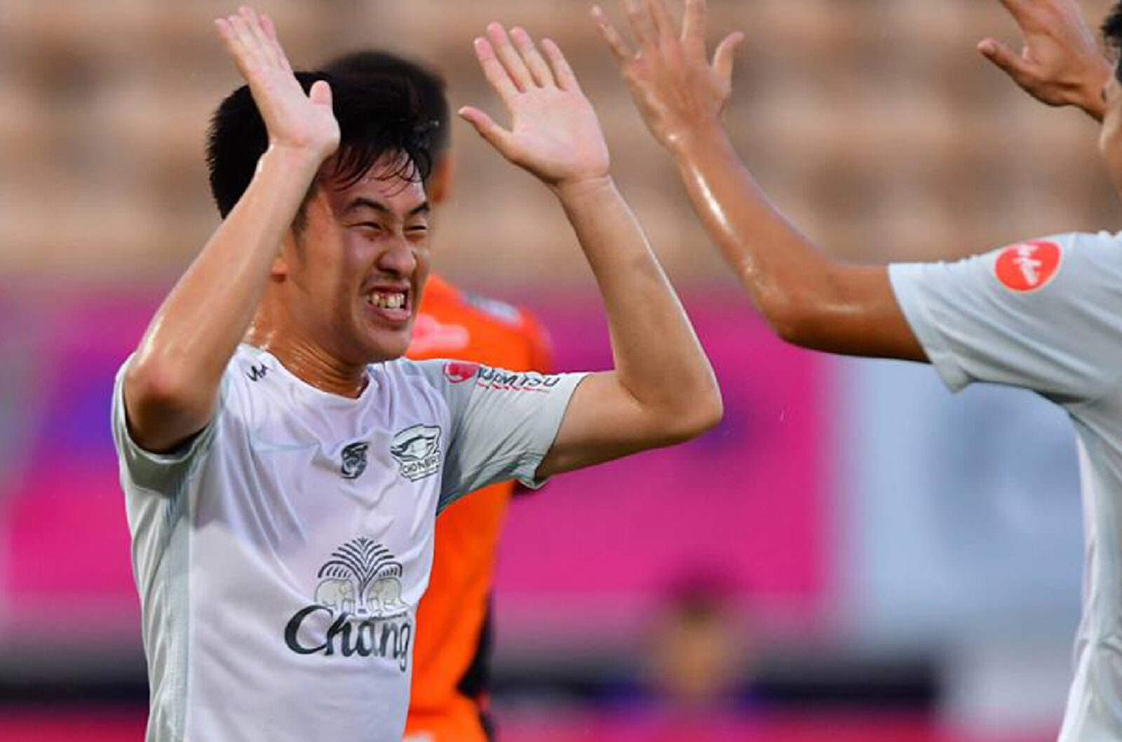 ฉลามชลแย้มค่าตัว "วรชิต" หลังต่อสัญญายาว7ปี