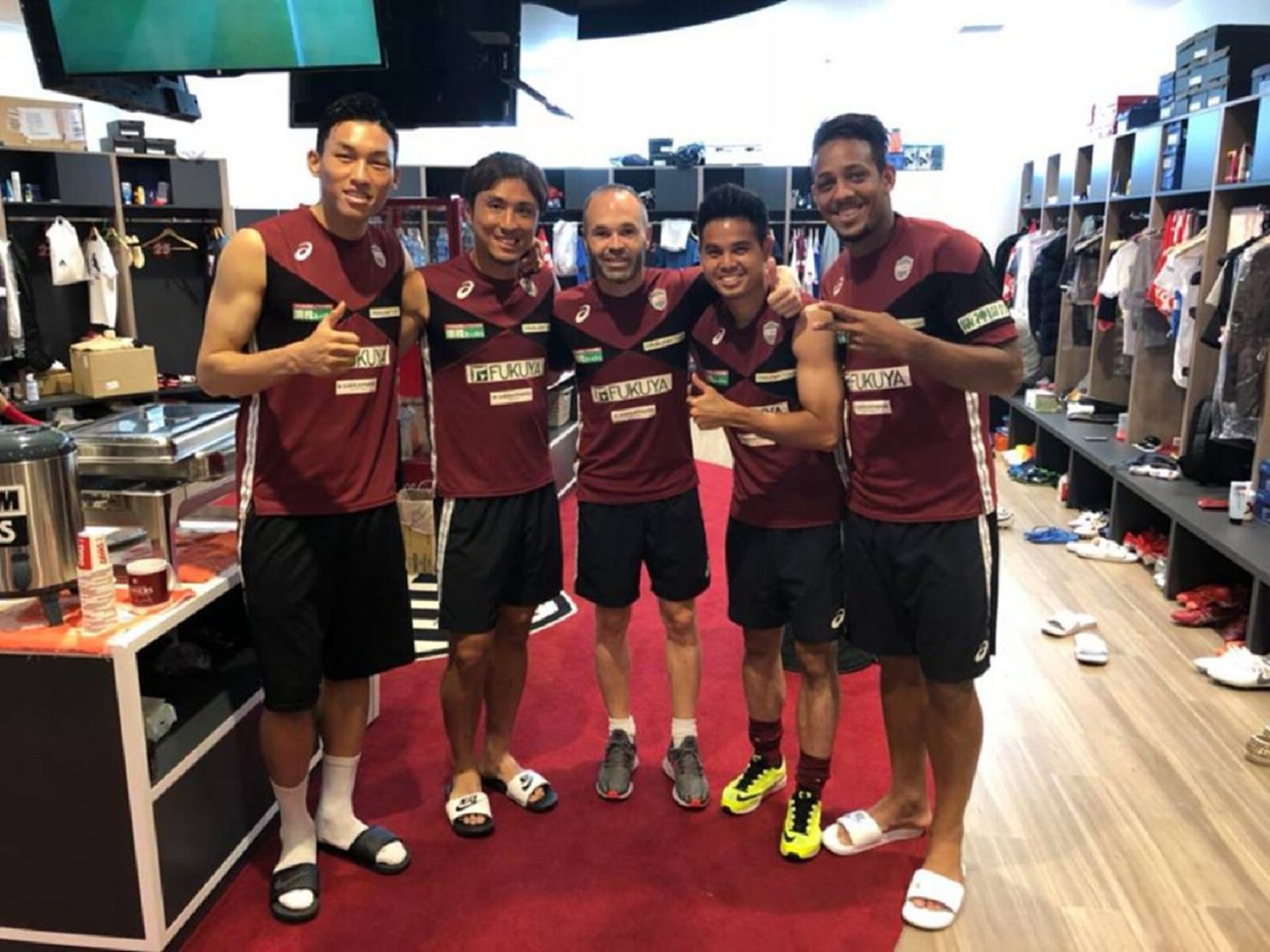 ฝากตัวด้วยครับ! บุญจังโพสต์เฟสแฮปปี้หลังซ้อมมื้อแรกกับอิเนียสต้า ฝากตัวด้วยครับ! บุญจังโพสต์เฟสแฮปปี้หลังซ้อมมื้อแรกกับอิเนียสต้า