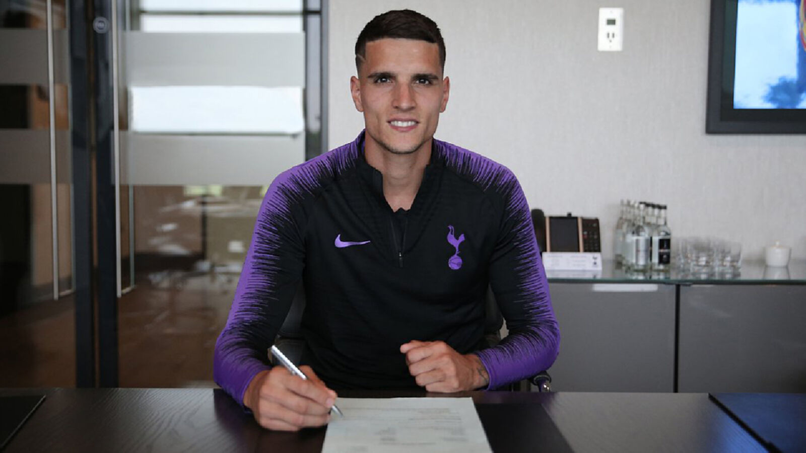 ต่อเนื่อง! ไก่ กระต๊ากจับ ลาเมล่า ต่อสัญญาถึงปี 2022