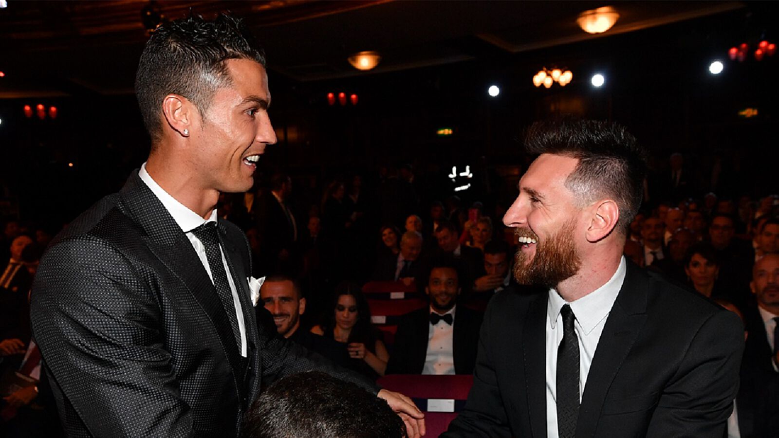 เผย 3 อันดับที่ โด้-เมสซี่ เลือกนักเตะยอดเยี่ยมของ ฟีฟ่า เผย 3 อันดับที่ โด้-เมสซี่ เลือกนักเตะยอดเยี่ยมของ ฟีฟ่า