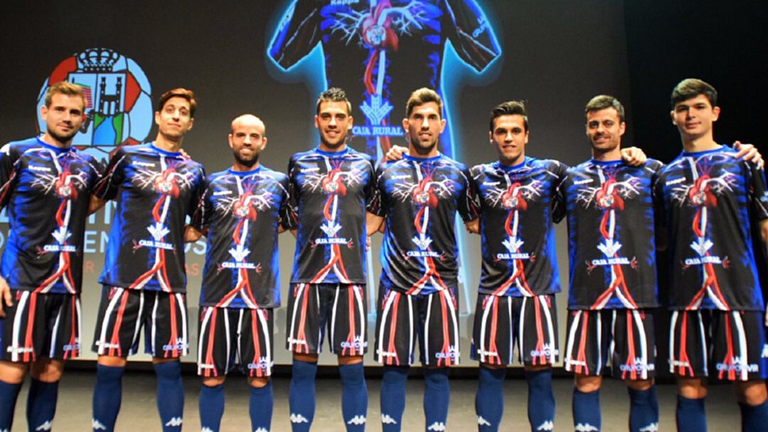 แน่ใจว่าเสื้อบอล! ทีมในดิวิชั่น 4 สเปนออกชุดแข่งใหม่สุดแหวกแนว