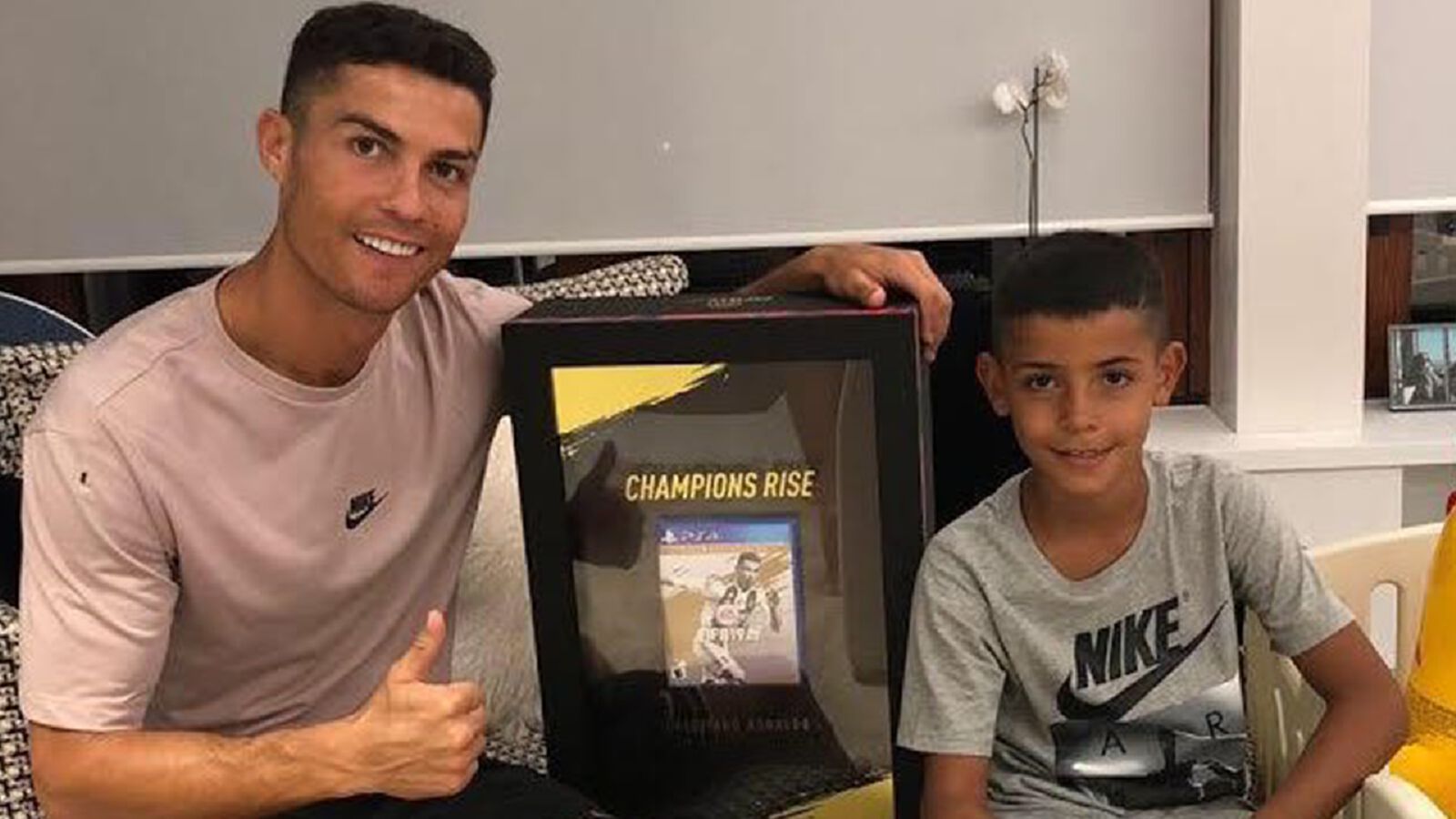 CR7 แชร์คลิป! ลูกชาย ยิงอีกแล้ว! ซัด 2 ตุงงามๆ ให้ ยูเว่ ชุดจิ๋ว CR7 แชร์คลิป! ลูกชาย ยิงอีกแล้ว! ซัด 2 ตุงงามๆ ให้ ยูเว่ ชุดจิ๋ว