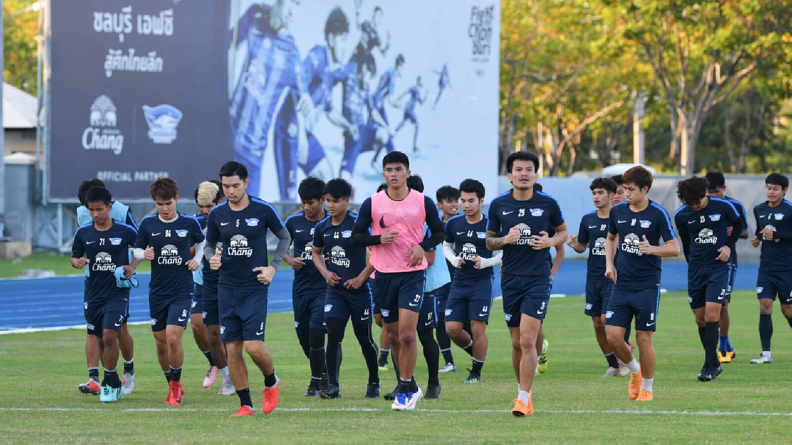 ซ้อมก่อนไม่รอแล้วนะ! ฉลามชล เข้าแคมป์ซ้อมเตรียมทีมลุยซีซั่น 2019