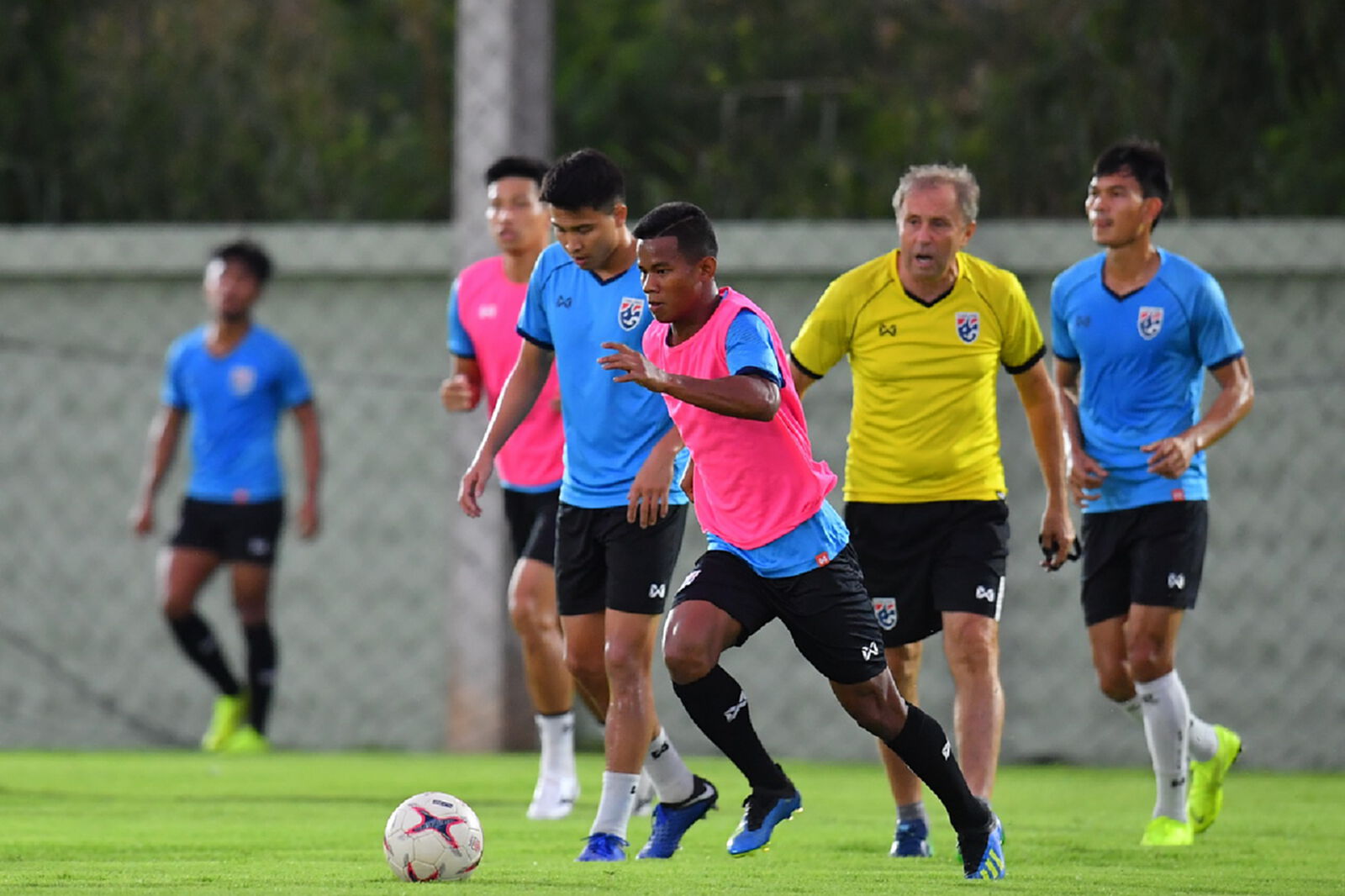 ลุงวัช เปลี่ยนแผนไม่ซ้อมราชมังฯ ติวเข้มมื้อสุดท้ายก่อนดวลสิงคโปร์