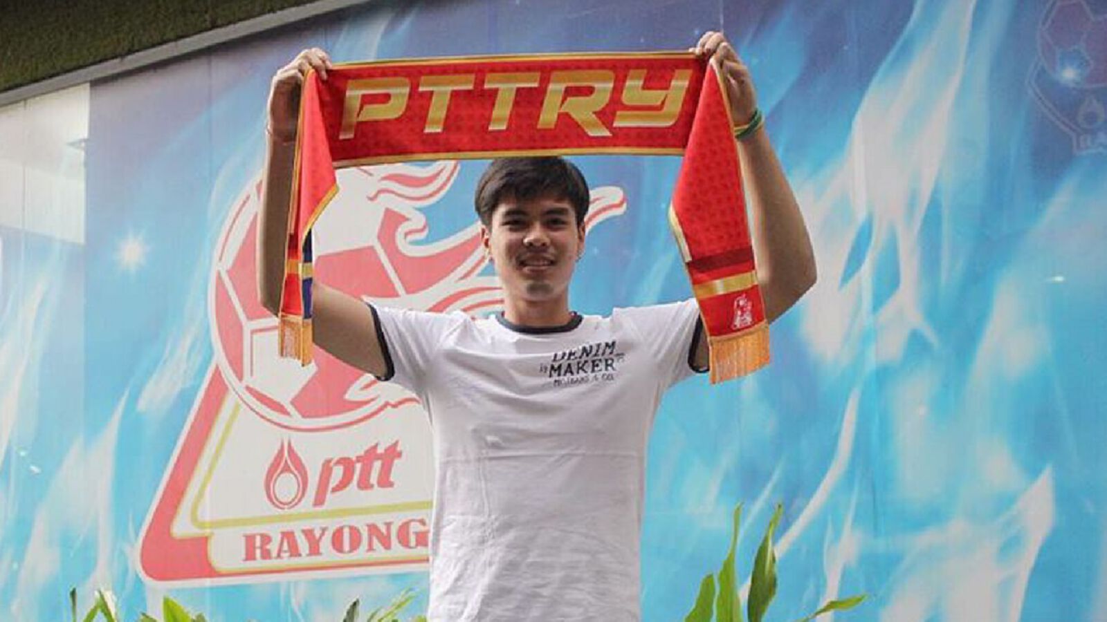แข้งใหม่รายที่4! พลังเพลิงเปิดตัว "พีระพงษ์"ประตูดาวรุ่งอุบล