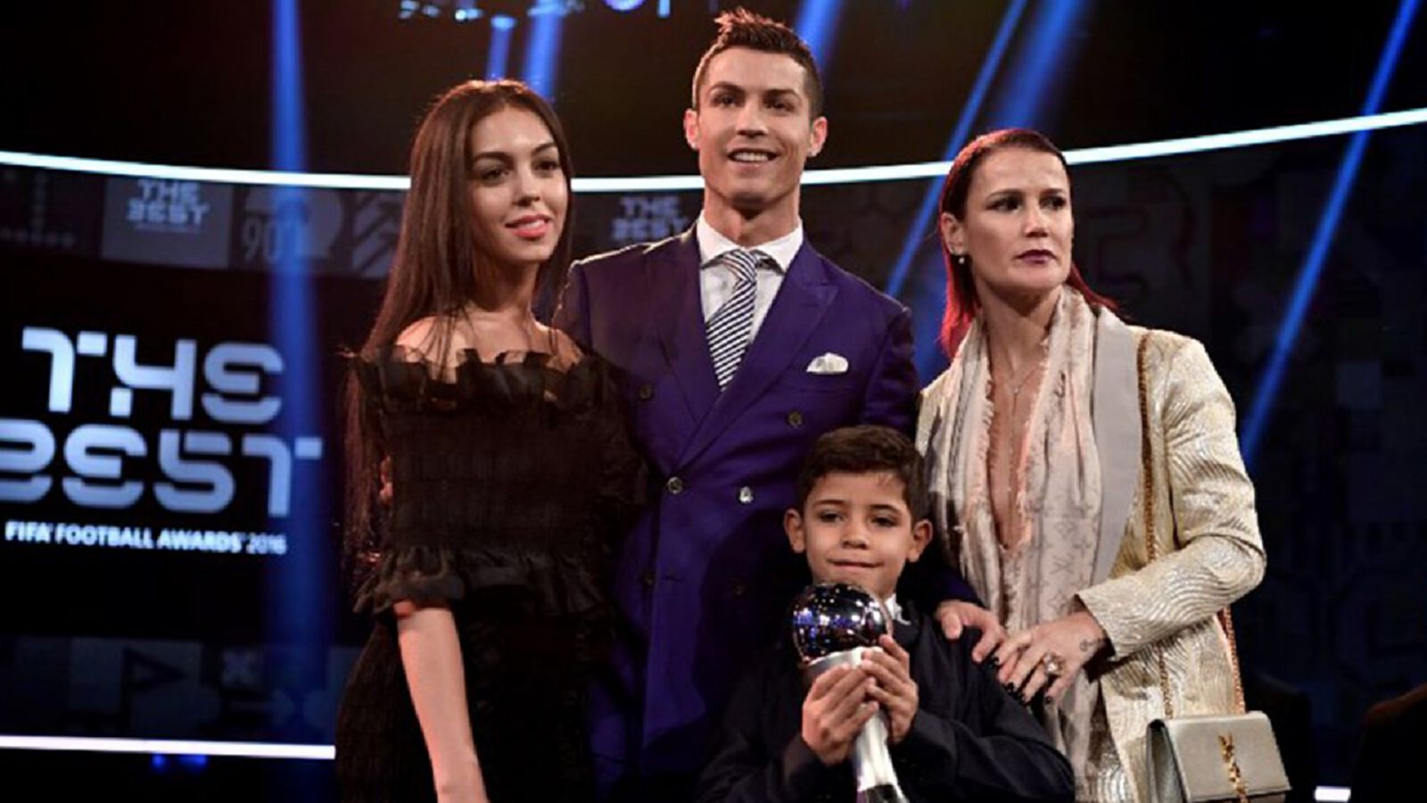 ประมวลภาพ! CR7 พาครอบครัวฉลองปีใหม่ 2019 ที่ ดูไบ ประมวลภาพ! CR7 พาครอบครัวฉลองปีใหม่ 2019 ที่ ดูไบ