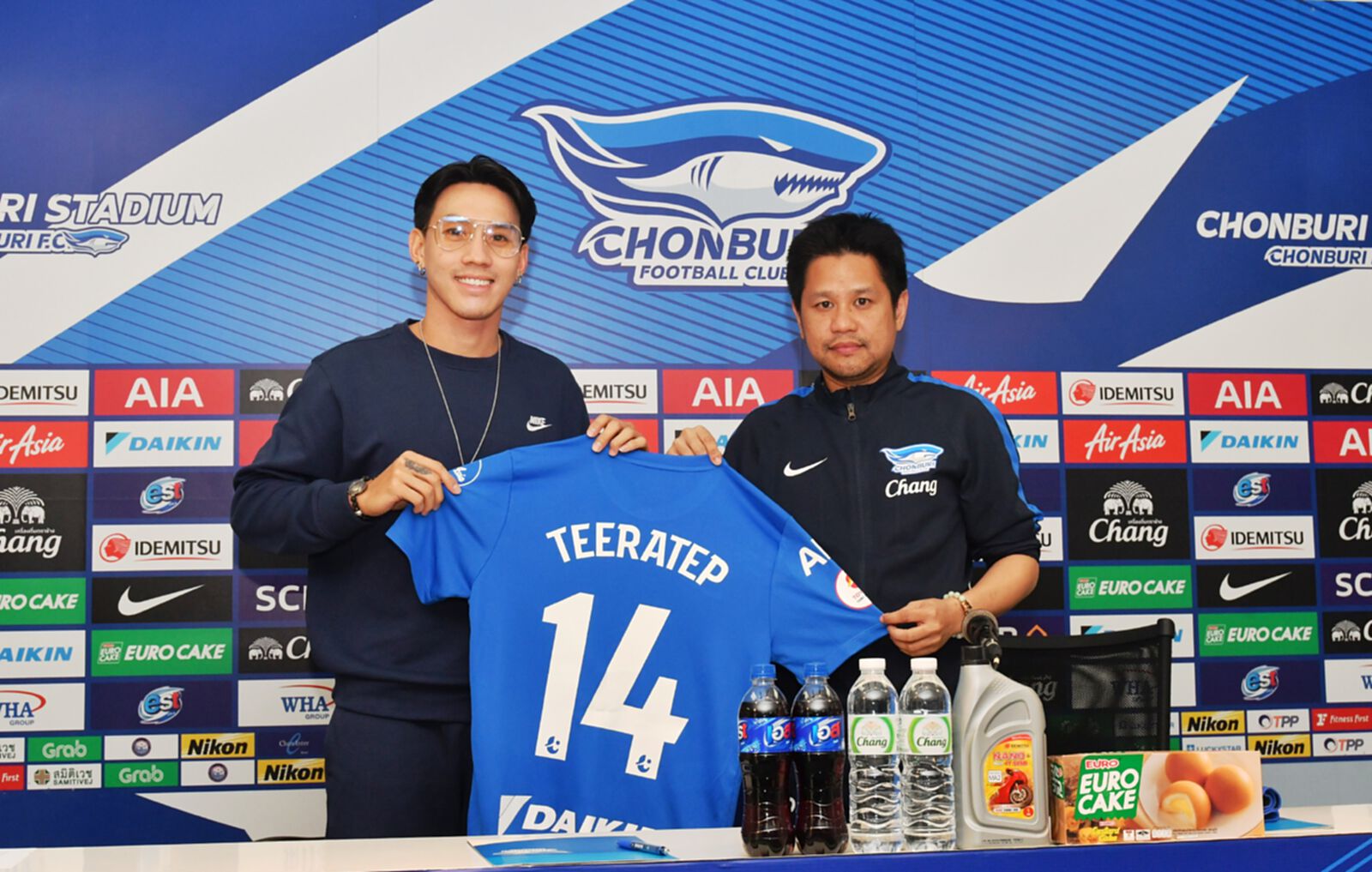 ฉลามชล ประกาศ คว้าตัว ลีซอ ร่วมทัพถาวร พร้อมต่อสัญญา กัปตันก้อง ล่าแชมป์ ซีซั่น 2020 ฉลามชล ประกาศ คว้าตัว ลีซอ ร่วมทัพถาวร พร้อมต่อสัญญา กัปตันก้อง ล่าแชมป์ ซีซั่น 2020