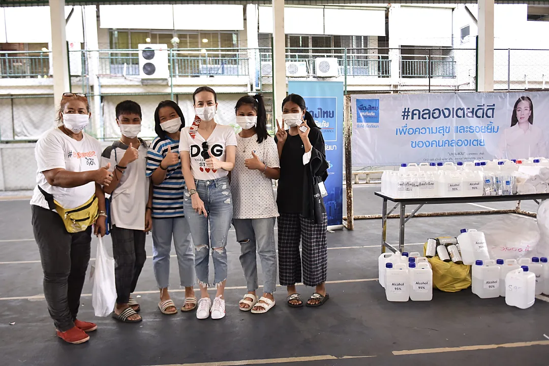 “มาดามแป้ง” ลุยคลองเตย ชวนประชาชนสู้วิกฤต” โควิด – 19