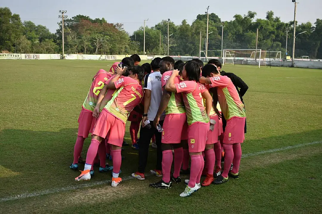 "บางกอกพรีเมียร์ลีก" เข้าสู่เกมที่ 6   ดิวิชั่น 2 -  "4 ทีม" โชว์ผลงานไร้พ่าย