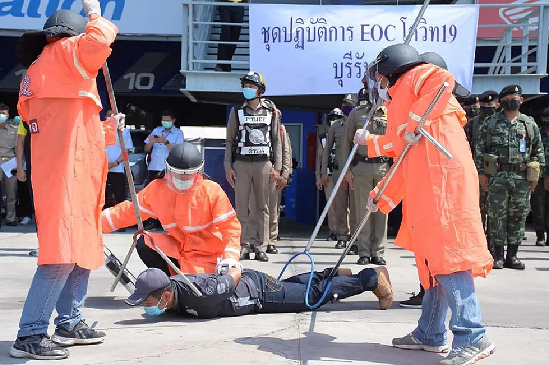บุรีรัมย์ ตั้งศูนย์กักกันพร้อมสาธิตการล็อคตัวผู้กระทำผิด