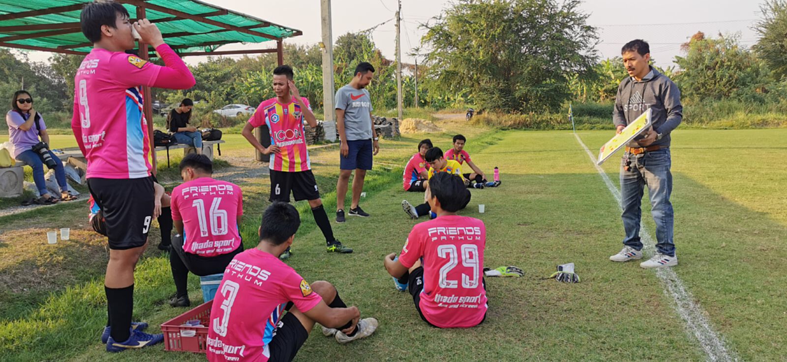 ขวบปีที่ 2 เพื่อพิสูจน์ตัวเอง" อินทรีผยอง": เฟรนด์สปทุม เอฟซี ขวบปีที่ 2 เพื่อพิสูจน์ตัวเอง" อินทรีผยอง": เฟรนด์สปทุม เอฟซี