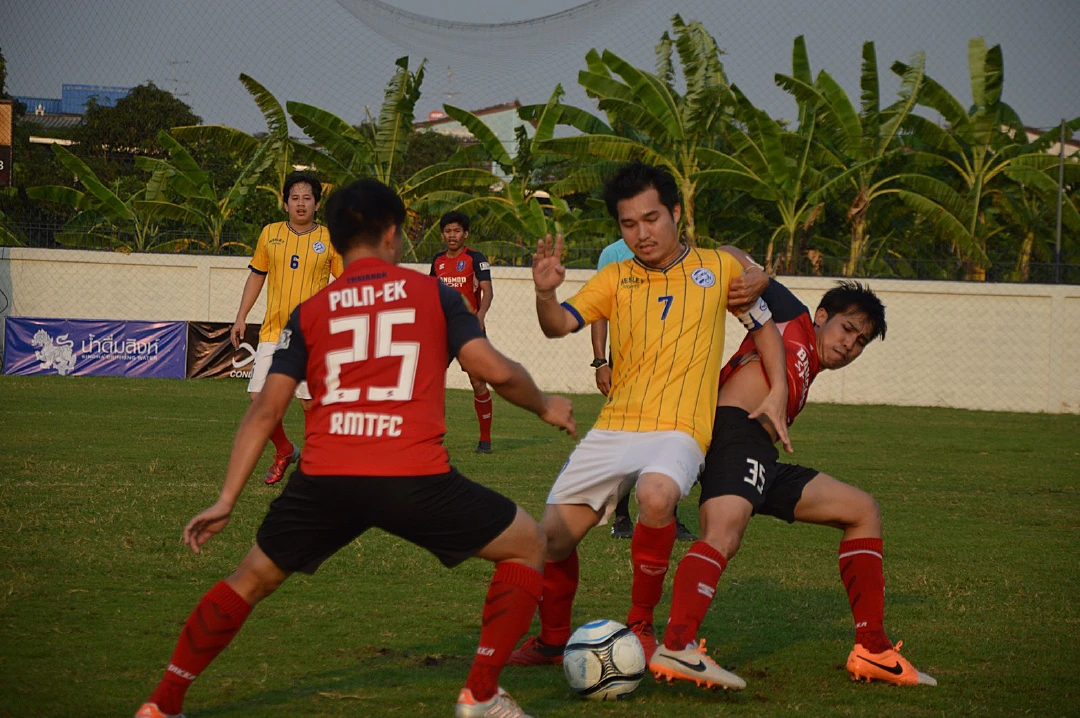 "บางกอกพรีเมียร์ลีก" เข้าสู่เกมที่ 6   ดิวิชั่น 2 -  "4 ทีม" โชว์ผลงานไร้พ่าย