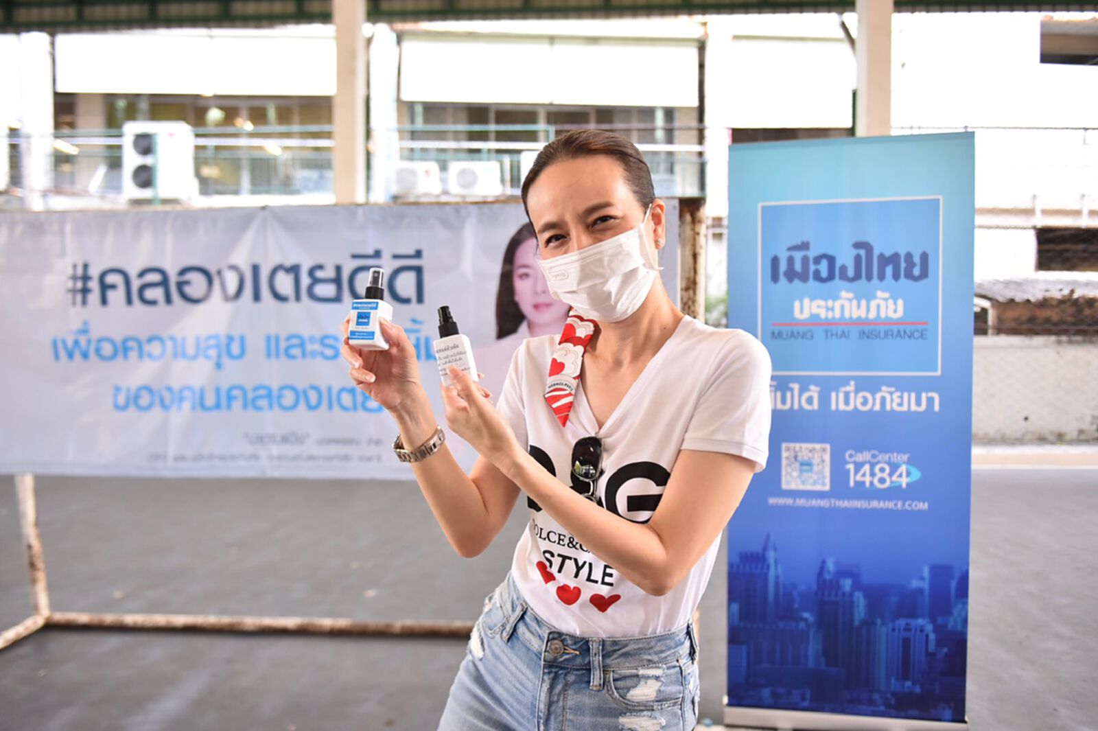 “มาดามแป้ง” ลุยคลองเตย ชวนประชาชนสู้วิกฤต” โควิด – 19 “มาดามแป้ง” ลุยคลองเตย ชวนประชาชนสู้วิกฤต” โควิด – 19