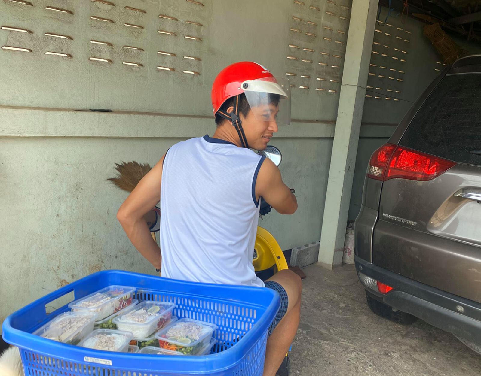 แนวรุกเชียงใหม่ยูไนเต็ดแว้นจยย.ช่วยภรรยาขายยำขนมจีนหารายได้เสริม ฝ่าโควิด -19 แนวรุกเชียงใหม่ยูไนเต็ดแว้นจยย.ช่วยภรรยาขายยำขนมจีนหารายได้เสริม ฝ่าโควิด -19