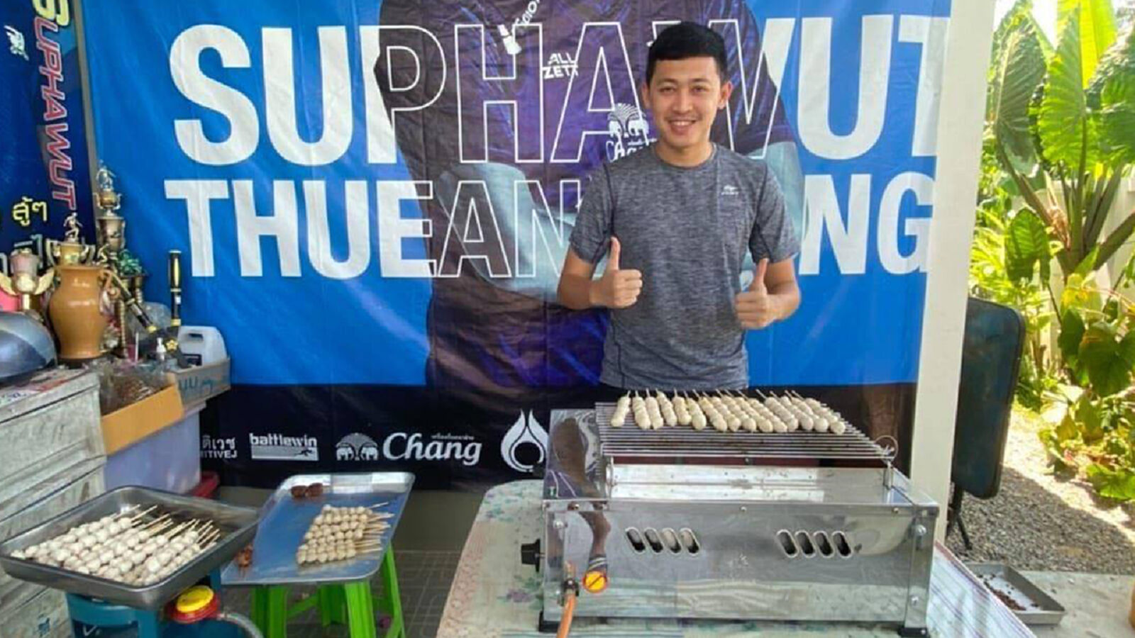 ออเดอร์เพียบ!! ศุภวุฒิ เถื่อนกลาง กับ ลูกชิ้นปิ้งดาวซัลโว