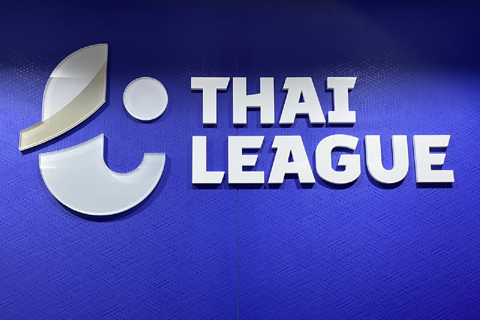 สมาคมฟุตบอลฯ ยันไทยลีกเริ่มก่อนกันยาไม่ได้ เลื่อนชั้นตกชั้นต้องมี