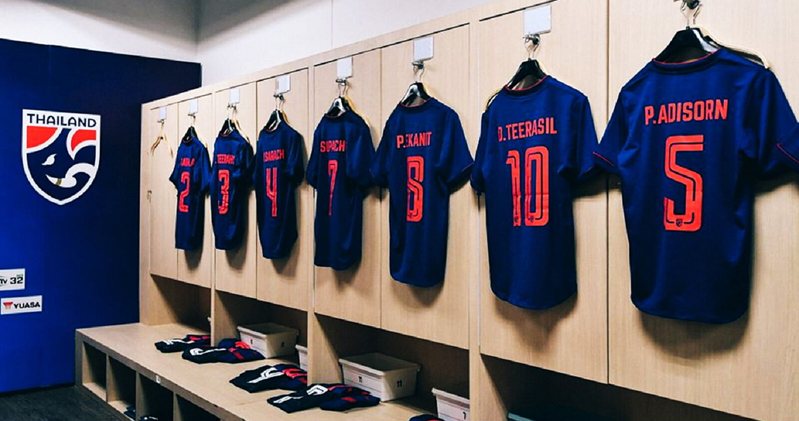 ปีนี้ไม่มีเกมทีมชาติ!! AFC ประกาศเลื่อนคัดฟุตบอลโลกไปเตะ 2021