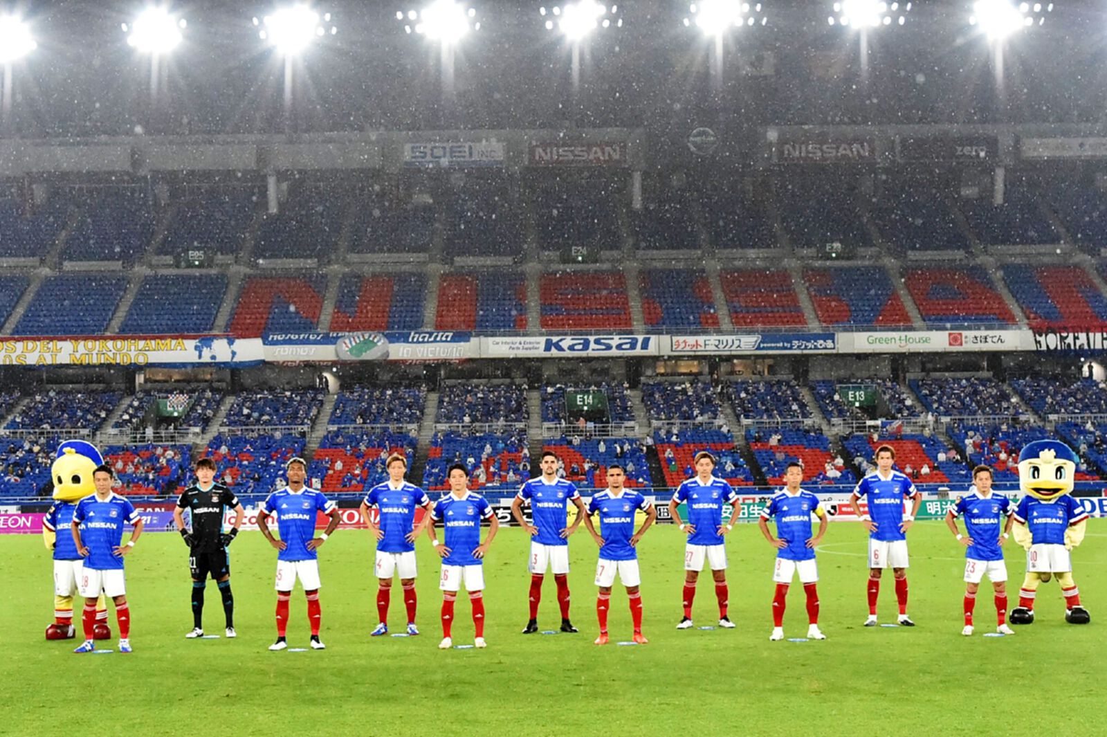 สู้ไม่ได้! มารินอสคืนฟอร์มไล่ขยี้ชิมิสุ10ตัว 3-0 สู้ไม่ได้! มารินอสคืนฟอร์มไล่ขยี้ชิมิสุ10ตัว 3-0