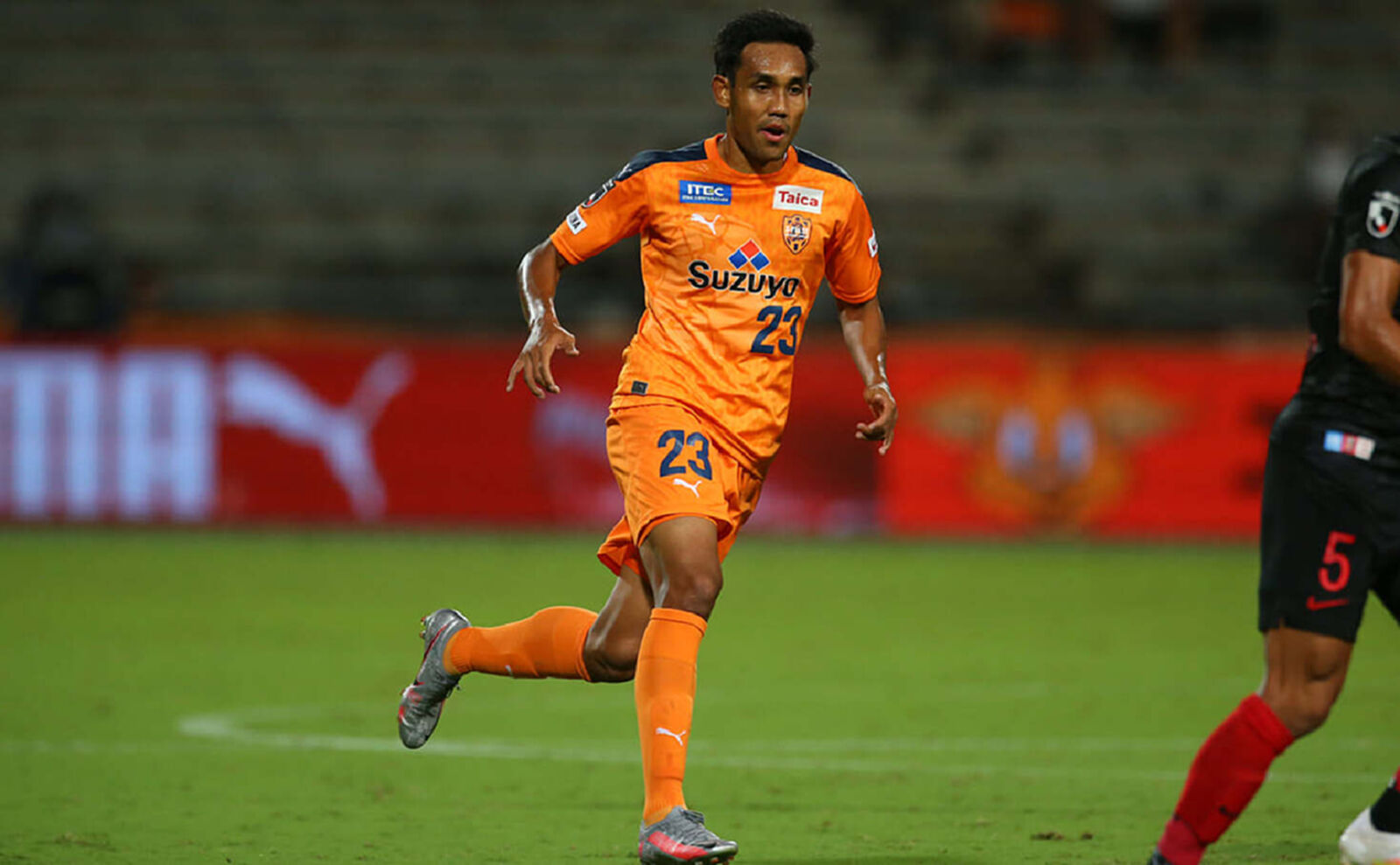 มุ้ยลงทดเจ็บ! ชิมิสุรับโค้ชใหม่ไล่ต้อนโกเบ 3-1
