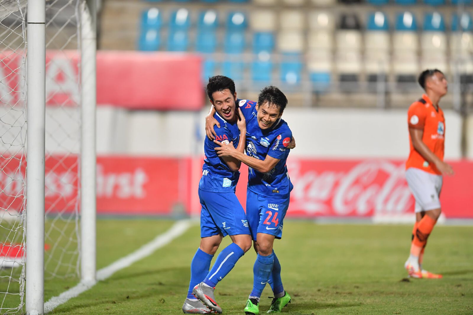 โคตรดราม่า! ฉลามชลเฮทดเจ็บดับราชบุรี 3-2