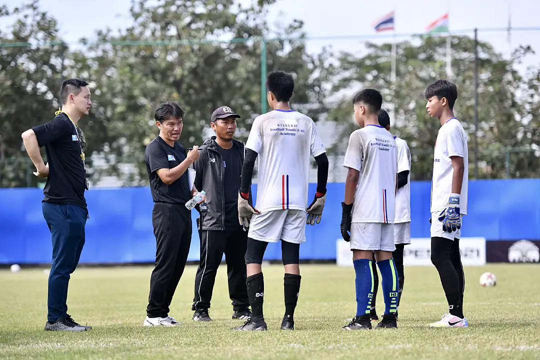 กรุงไทย-แอกซ่าฟุตบอลยูธฯ  ได้ 27 เยาวชน  เข้าแคมป์ฝึกกับโค้ชเอไลเซนส์