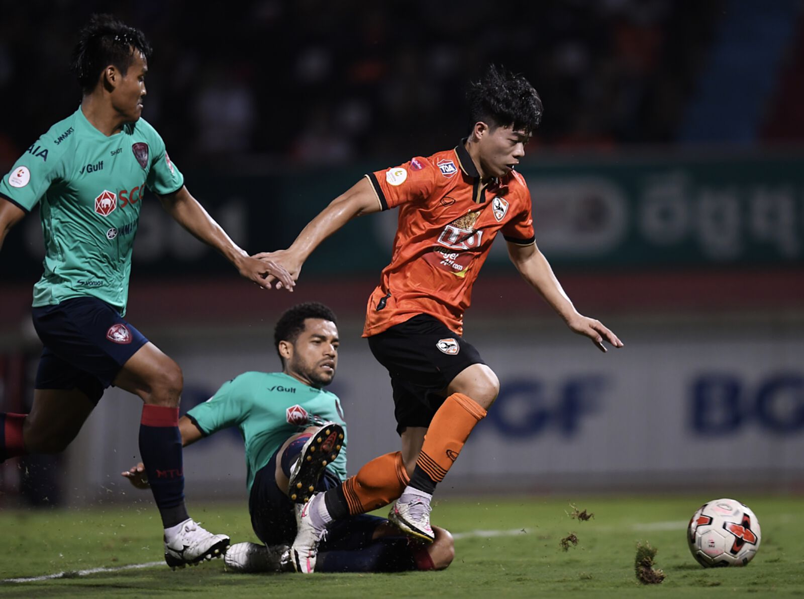 เกมโคตรมัน! "จาจ้า"เหมา2 กว่างโซ้งดับเมืองทอง 2-1