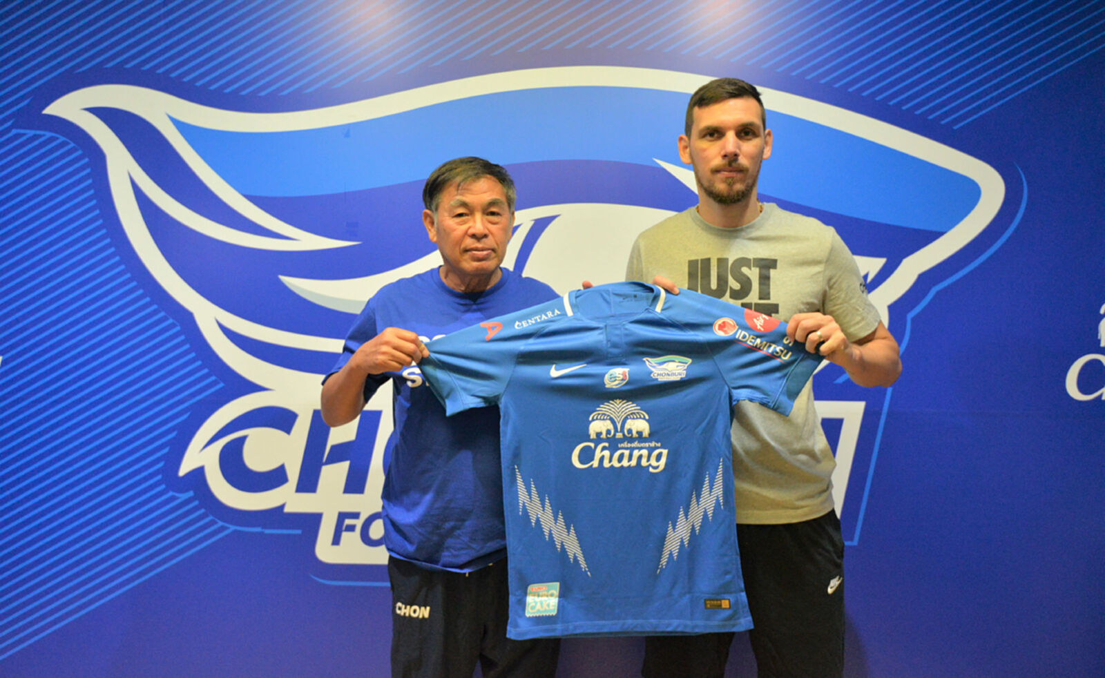 ฉลามชล เปิดตัว เรนาโต เคลิช ร่วมทัพอย่างเป็นทางการ