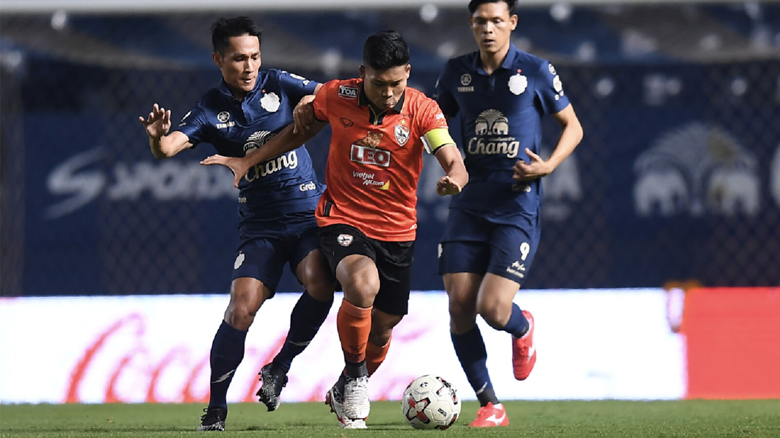 สายฟ้าขึ้นรองจ่าฝูง!! เปิดบ้านเฉือนกว่างโซ้ง 1-0 สายฟ้าขึ้นรองจ่าฝูง!! เปิดบ้านเฉือนกว่างโซ้ง 1-0