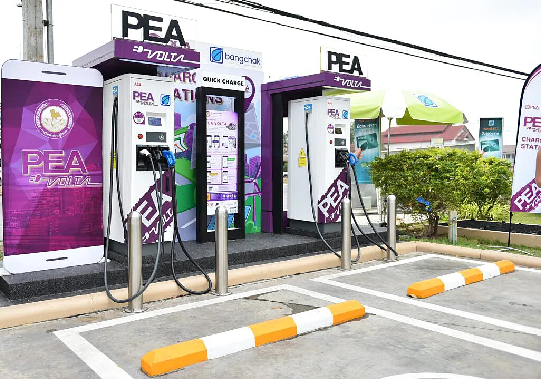 เอาท์แลนเดอร์ พีเอชอีวี สามารถชาร์จได้ที่ PEA VOLTA กว่า 32 แห่ง
