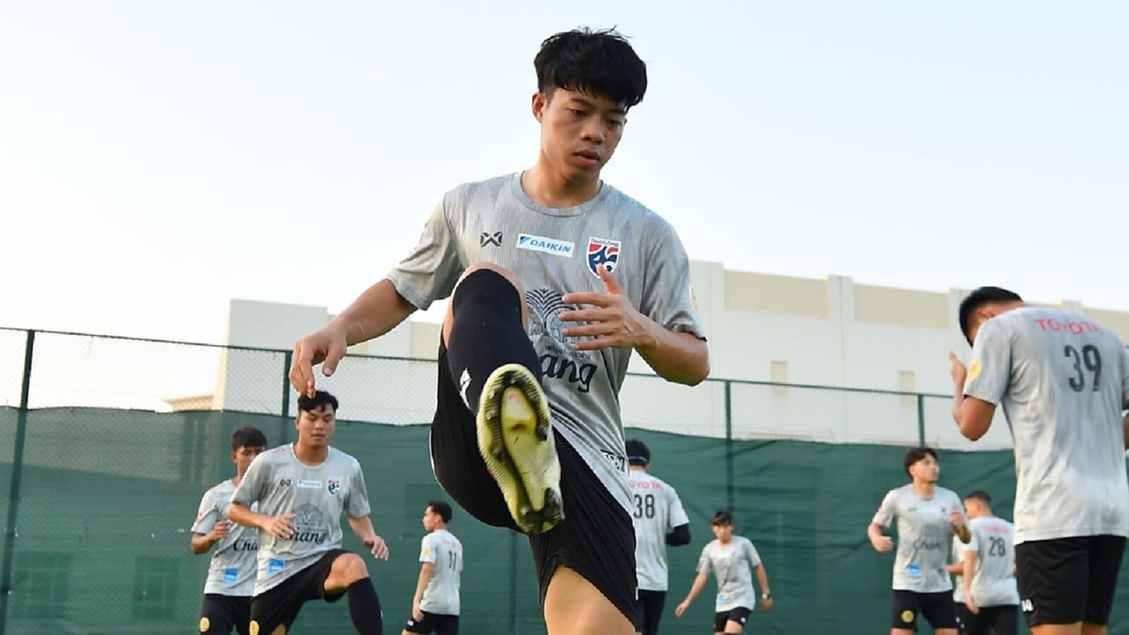 เอกนิษฐ์ ยันฟิตเต็มร้อย ชี้ต้องเต็มที่ทุกนัดรวมแมตช์อุ่นเครื่อง เอกนิษฐ์ ยันฟิตเต็มร้อย ชี้ต้องเต็มที่ทุกนัดรวมแมตช์อุ่นเครื่อง