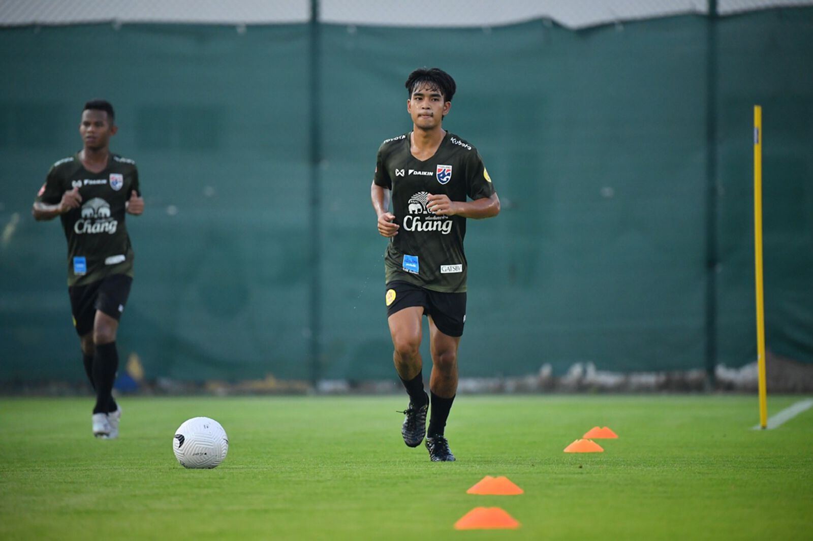 ฉัตรมงคล ขอเก็บประสบการณ์จากแคมป์ช้างศึกให้มากที่สุด ฉัตรมงคล ขอเก็บประสบการณ์จากแคมป์ช้างศึกให้มากที่สุด