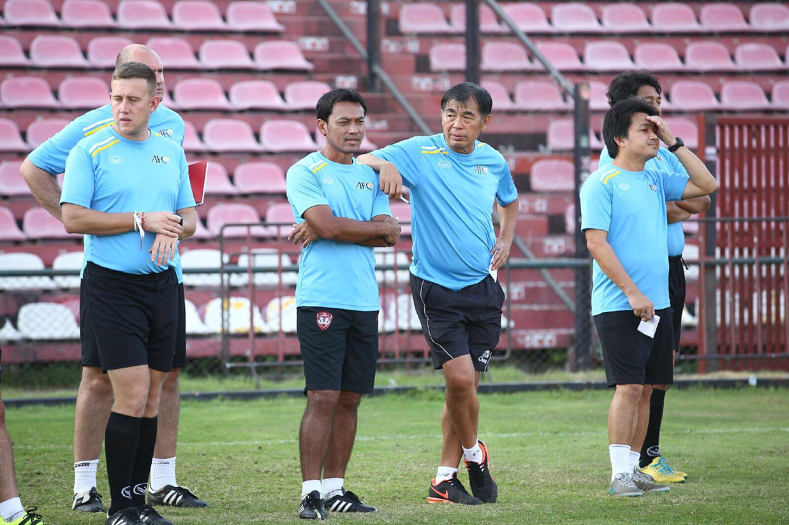 ใครกันนะ!! โค้ชไทยโปรไลเซนส์ที่ "โค้ชเฮง"เชียร์ให้คุมทีมชาติไทย
