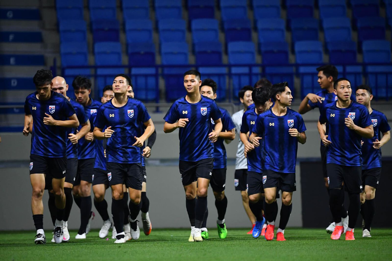 ตัดตัวจากภาพซ้อม!! 23 รายชื่อทีมชาติไทย ก่อนดวลอิเหนา คืนนี้