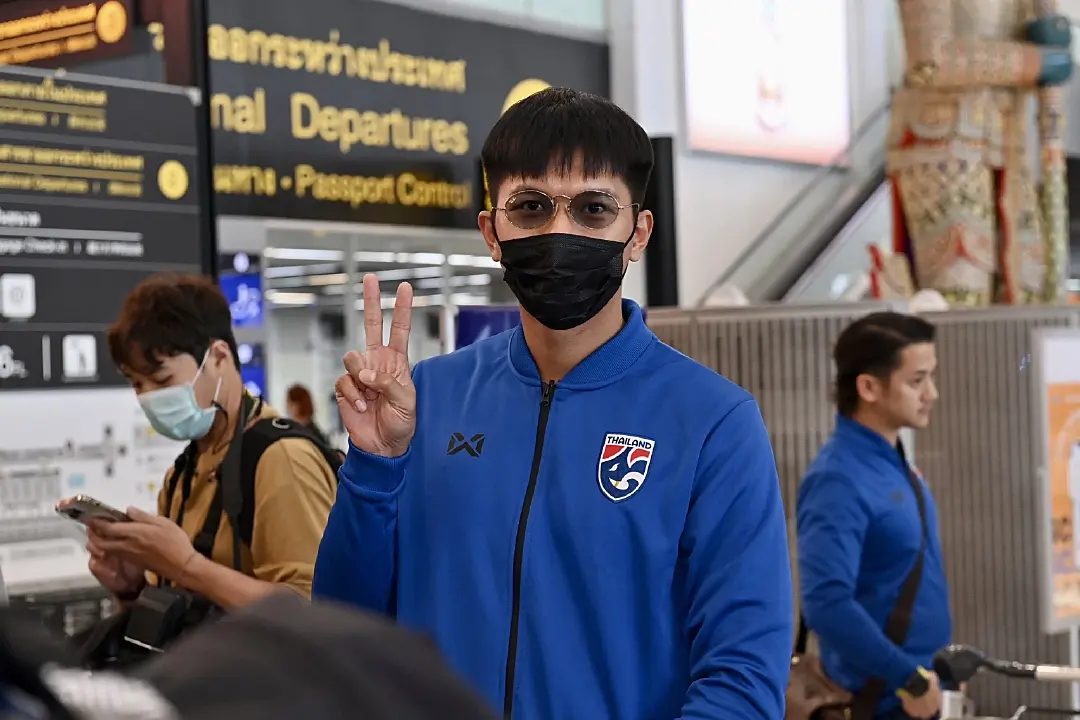 "มาโน่" นำ 22 แข้งช้างศึก เดินทางไปอินโดนีเซีย มั่นใจรับมือเสียงเชียร์ได้