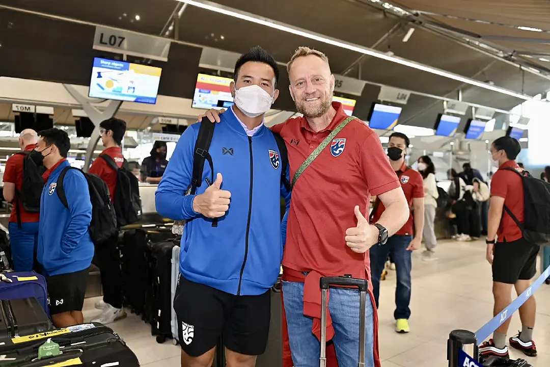 ทีมชาติไทย ยกพลบุกเวียดนาม, มาโน่ เผยเช็คอาการ ธีรศิลป์ วันต่อวัน