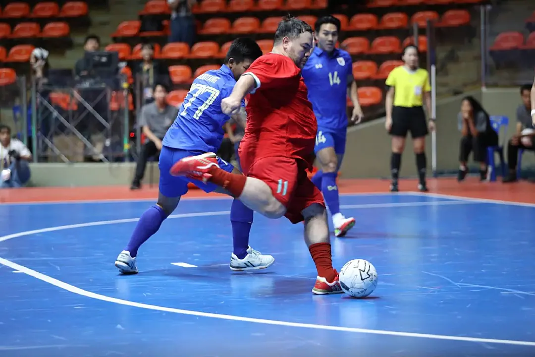 โอ๊ต ปราโมทย์ ตะบันแฮตทริก พ่ายทีมลีซอ 10-13 ฟุตซอลดารานัดพิเศษ