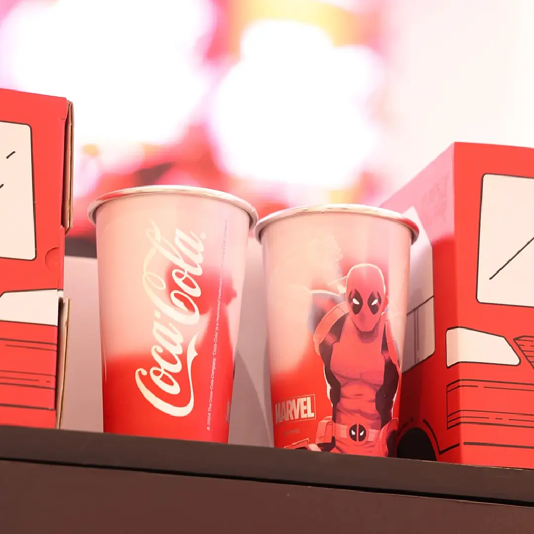 แก้วน้ำเปลี่ยนสีตามอุณหภูมิ หนึ่งในของสุดเท่ที่ไม่ควรพลาดจากงาน  ‘COCA-COLA’ x Marvel: The Heroes
