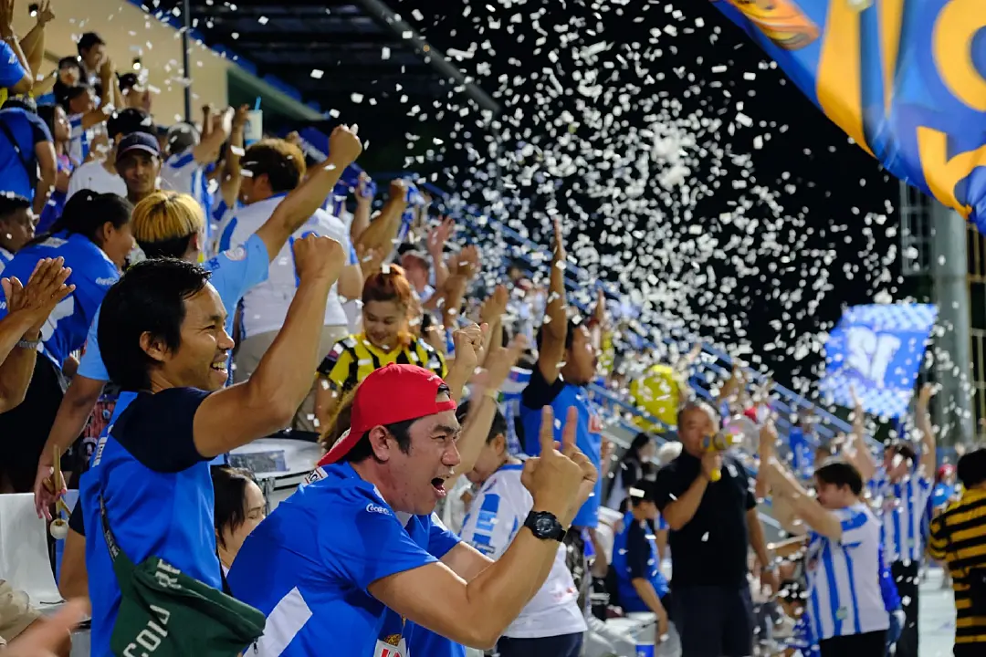 “โต๋ ศักดิ์สิทธิ์” ร่วมเชียร์ “บีจี ปทุม ยูไนเต็ด” เกมบิ๊กแมตช์ไทยลีก