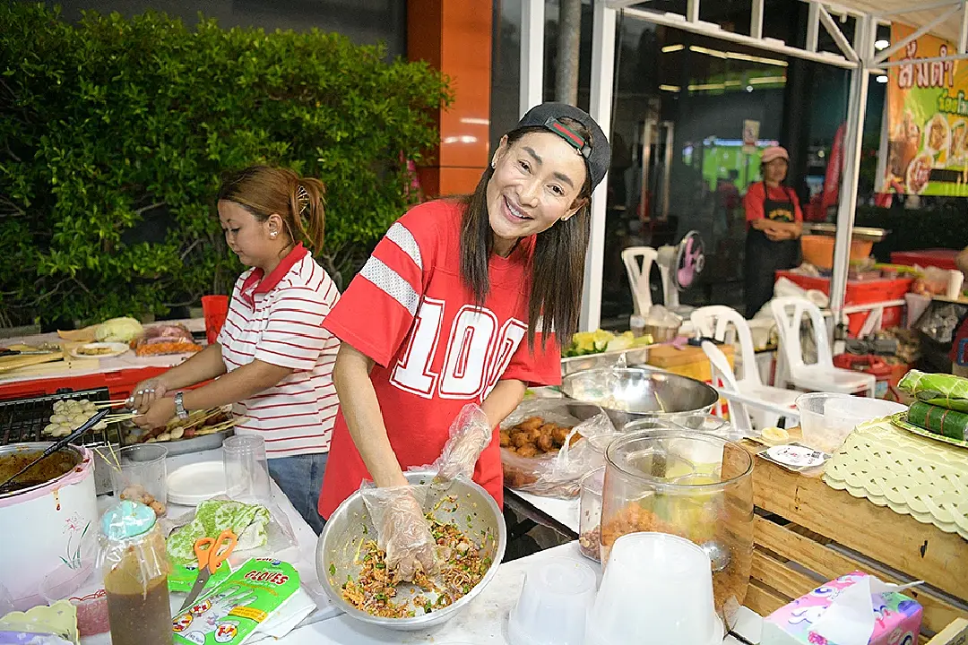 “ซูเปอร์สตาร์” ตบเท้าร่วม “MONOMAX WATCH PARTY: RED MATCH”